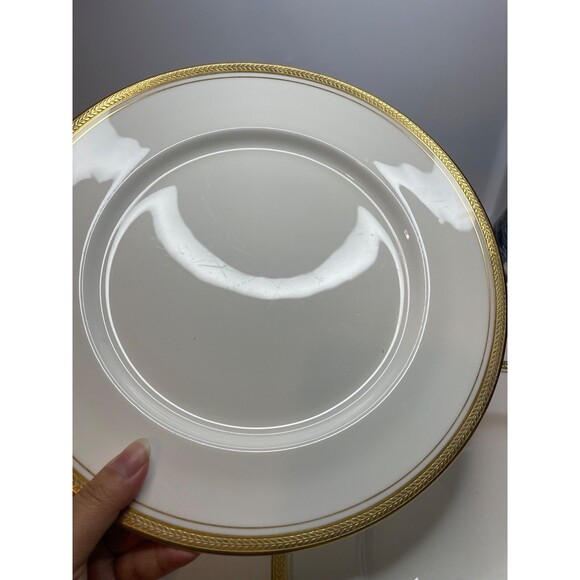 set of 4 Aynsley Elizabeth, Gold Laurel, Smooth: Dinner Plate (s), 10 1/2" - Picture 10 of 11